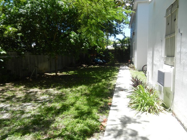 Foto del edificio - 1430-1440 Grinnell St