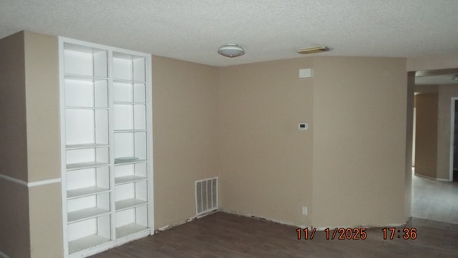 Foto del edificio - 1827 Leander