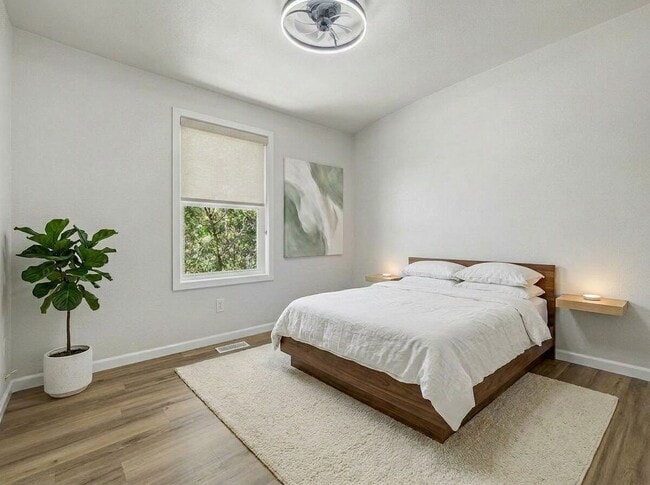 Building Photo - 850 Macaw St