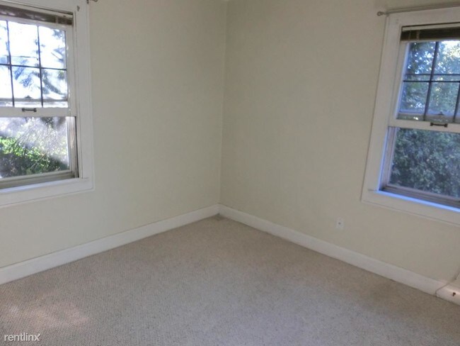 Foto del edificio - 2 br, 1 bath Apartment - 1956 Guilford Rd