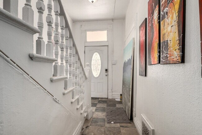 Building Photo - Lovely Victorian duplex for rent 2 bed / 1 bath