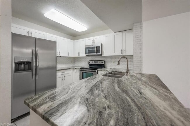 Foto del edificio - 8244 Key Royal Cir
