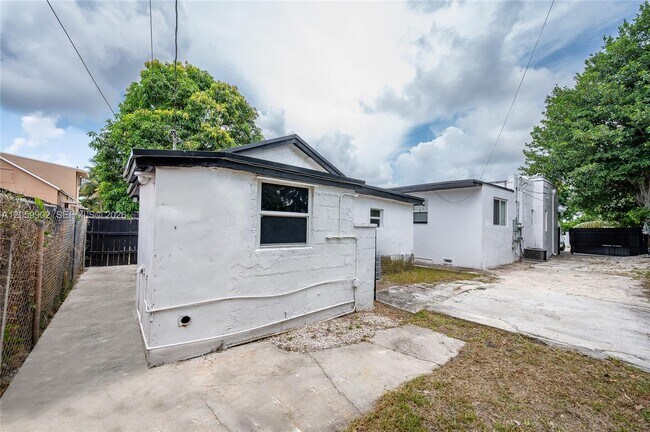 Foto del edificio - 9050 NW 31st Ave