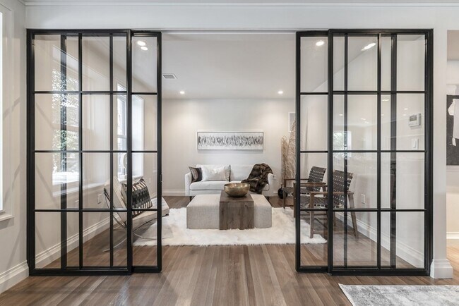 Building Photo - 401 Beacon St