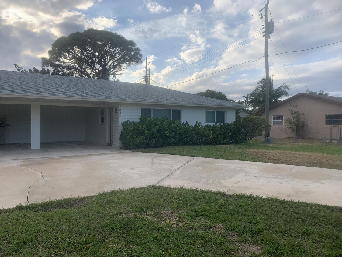 Foto principal - 7641 Overlook Rd