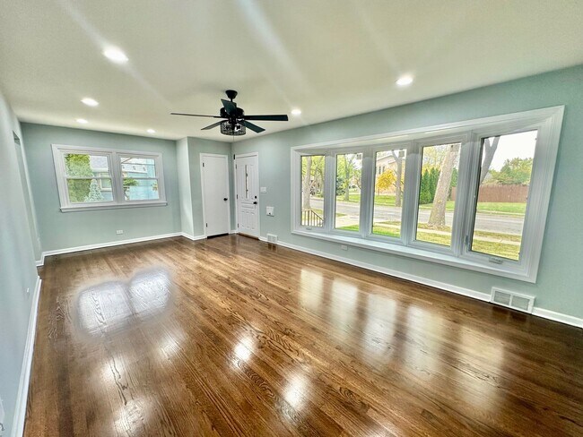 Foto del edificio - 8129 W Courtland Ave