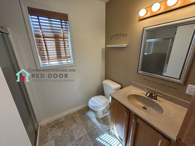 Building Photo - Country Comfort Meets Modern Convenience –...