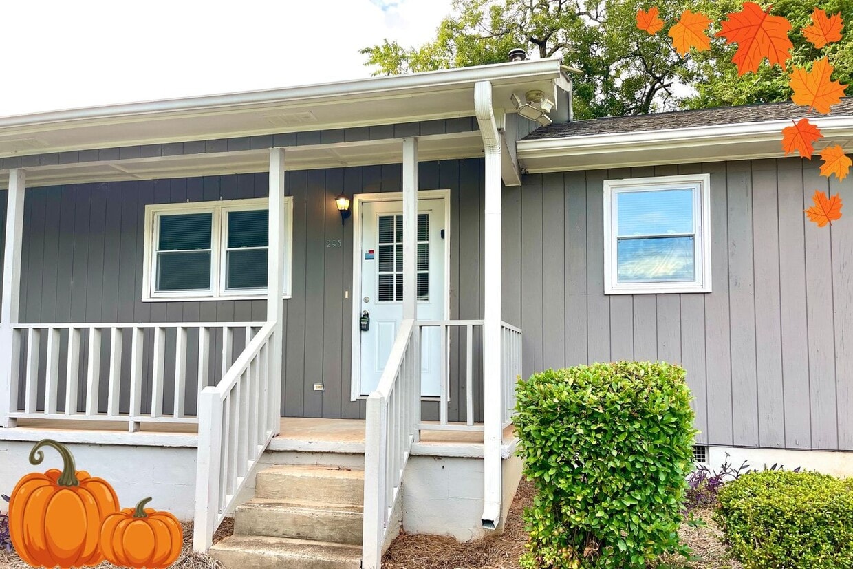 Foto principal - Welcome to this charming 2-bedroom, 1-bath...