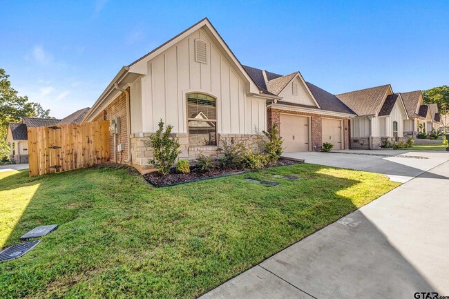 Building Photo - 5905 Eagles Nest Blvd