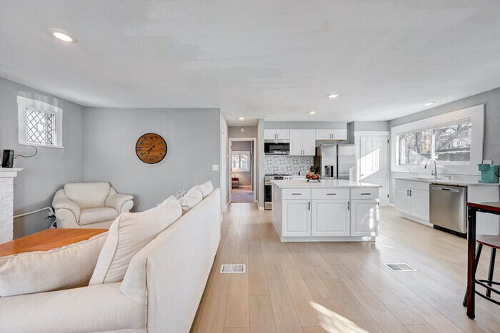 Primary Photo - Explore Co - Central Family Home