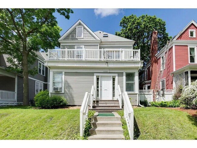 Foto del edificio - 2556 Dupont Ave S