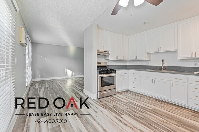 Foto del edificio - Enchanting Three Bedroom with Loads of Nat...