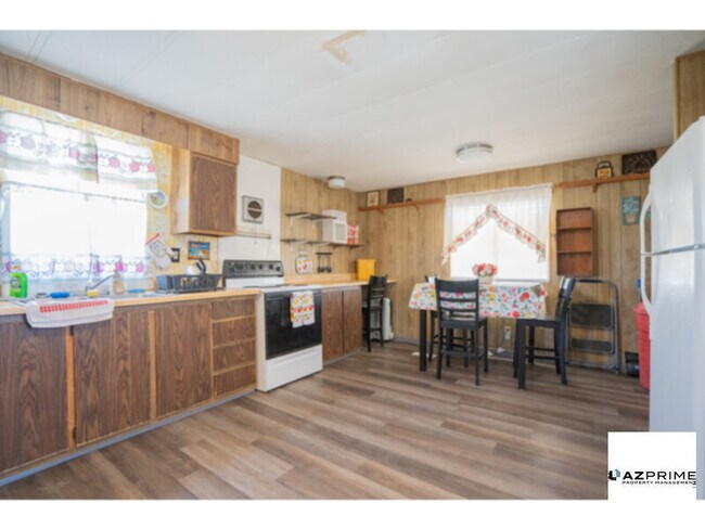 Foto del edificio - Escape to Comfort in this Stylish 2/1 Maye...