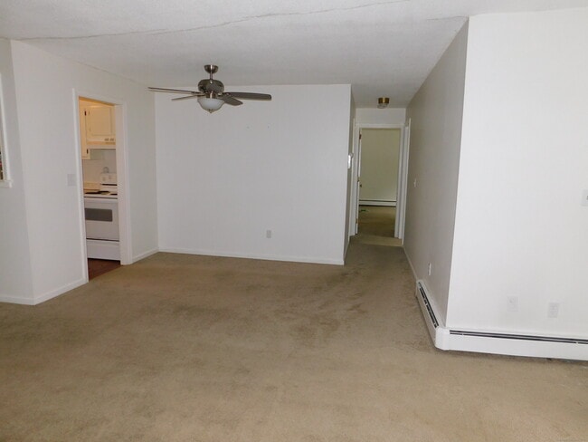 Building Photo - 85 Oxbow Dr