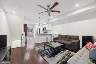Building Photo - 1138 Mt Vernon St