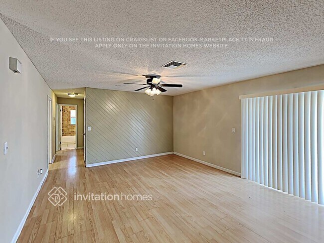 Foto del edificio - 22125 Laver Ln