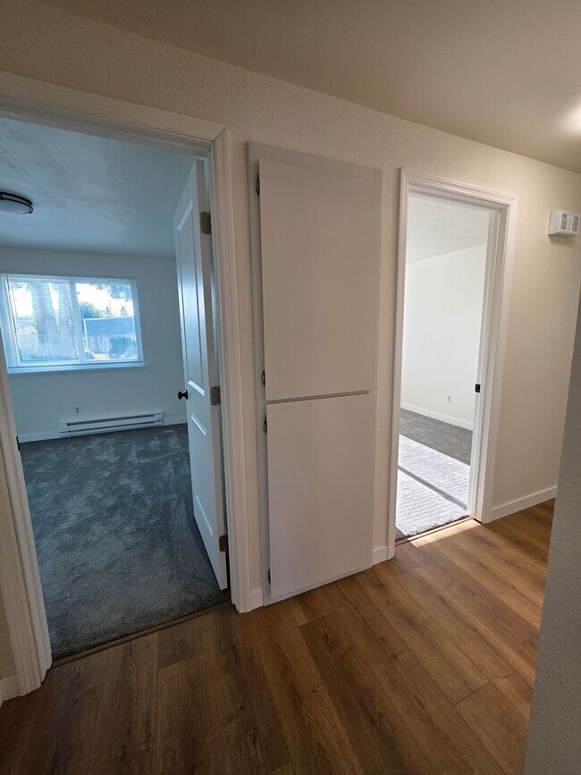 Building Photo - Recently Updated Home