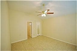 Building Photo - 15518 Town Green Dr