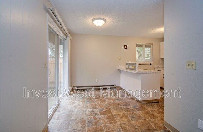 Building Photo - 703 E 29th St