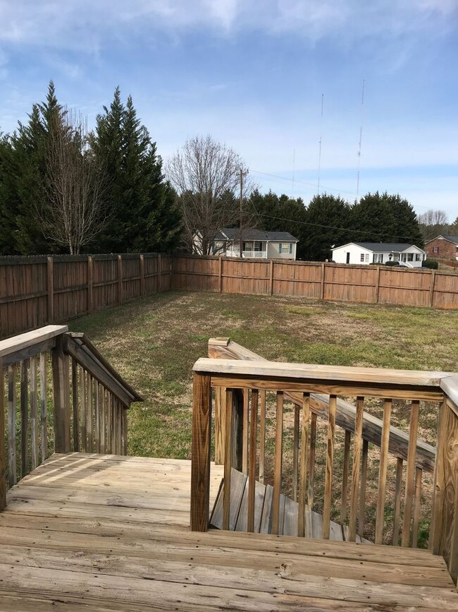 Building Photo - 621 Cotton Branch Dr