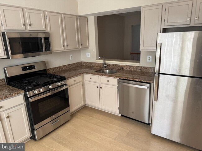 Building Photo - 15603 Ambiance Dr