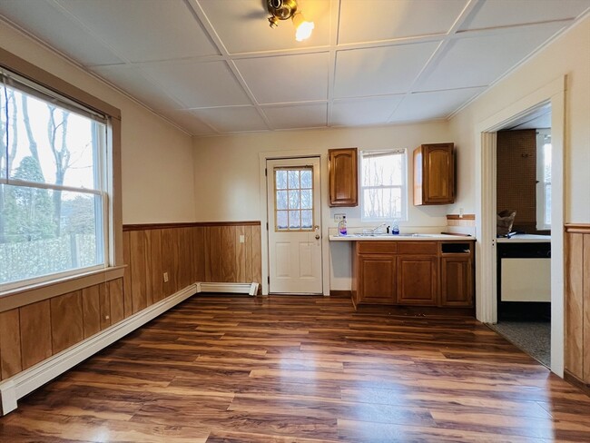 Building Photo - 31 Seaview St