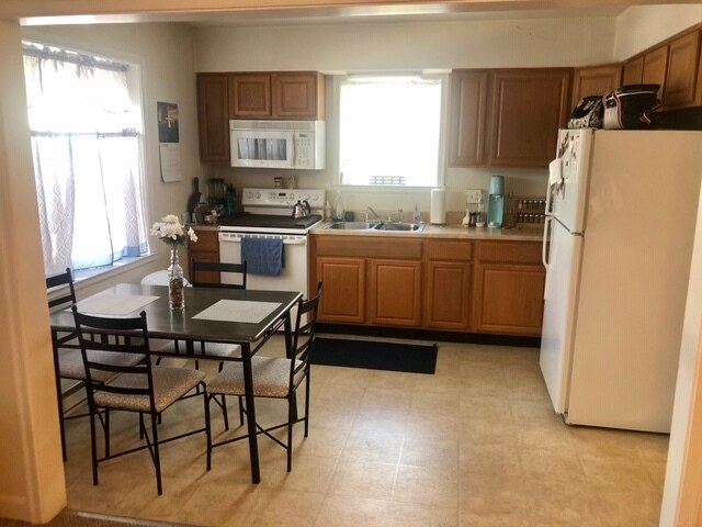 Full Kitchen - 17 E Main St
