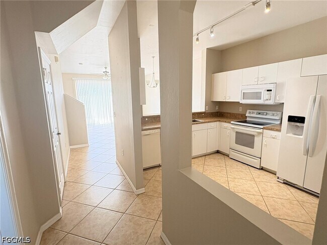Foto del edificio - 3643 Pine Oak Cir