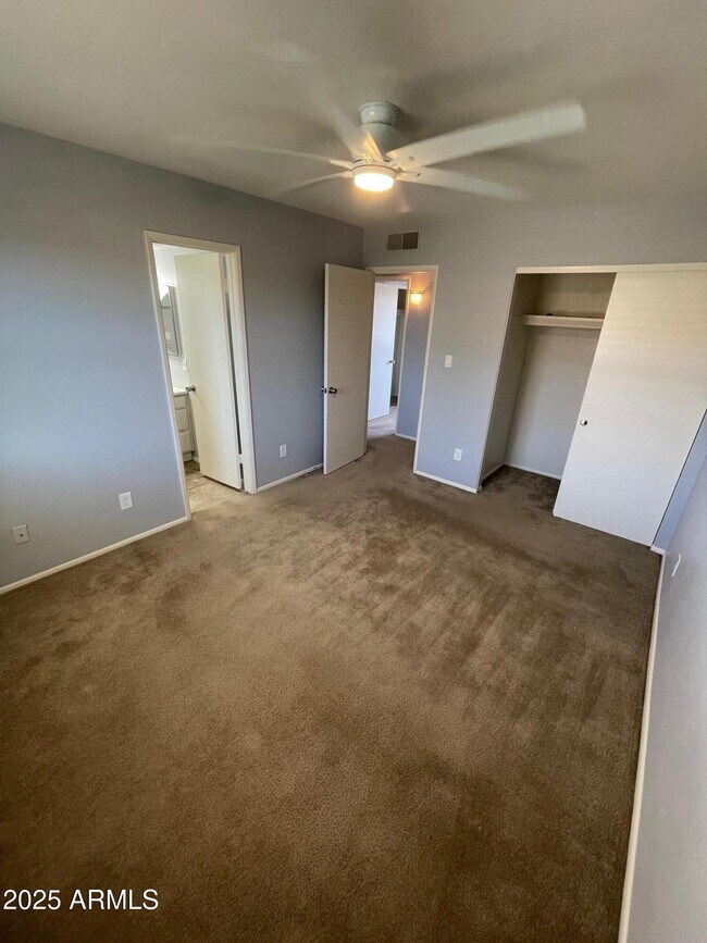 Foto del edificio - 10421 W Puget Ave