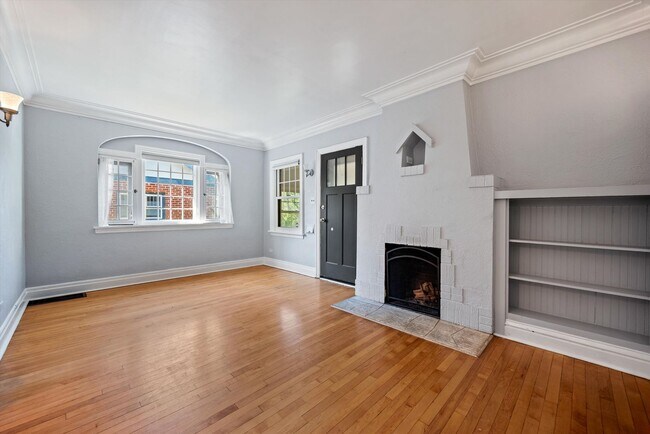 Foto del edificio - Historic Charm & Modern Comfort in Prime Platt Park Location