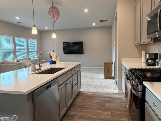 Building Photo - 334 Traminer Wy