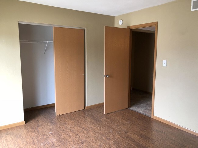 Building Photo - 305 Baltes Dr