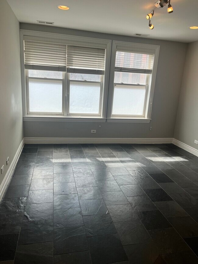 Foto del edificio - 334 N Jefferson St