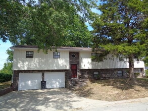 Building Photo - 4207 Faurot Dr