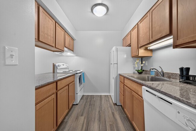 Cocina funcional en los apartamentos Woodland Villa en Westland, Michigan. - Woodland Villa Apartments