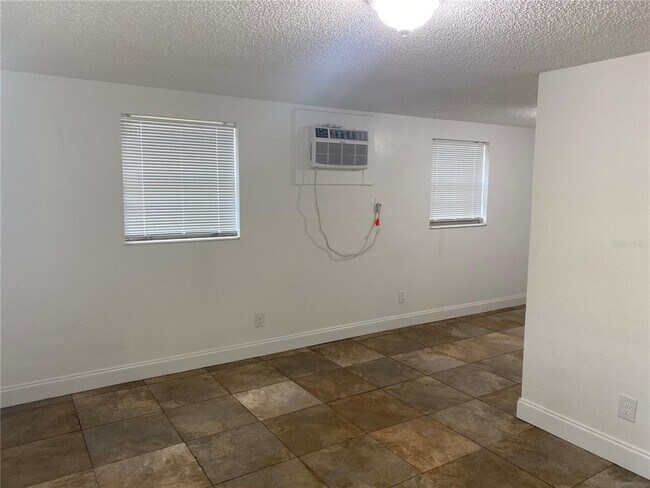 Building Photo - 9709 E Castle S Ct