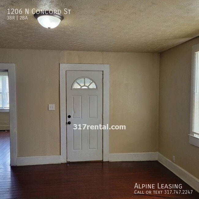 Building Photo - Near Westside 3BR/2BA House w/Garage!