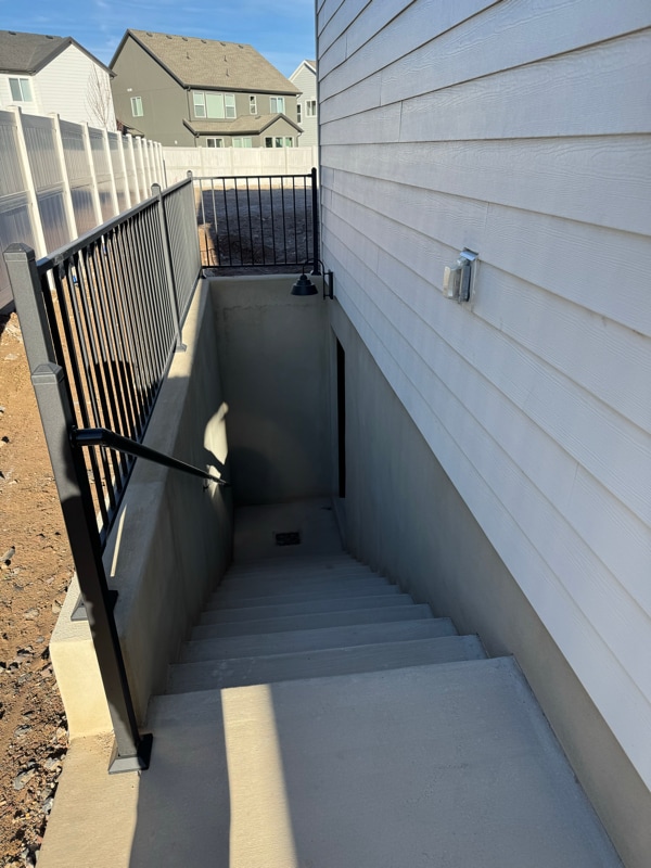 Building Photo - 3082 Lone Pine St