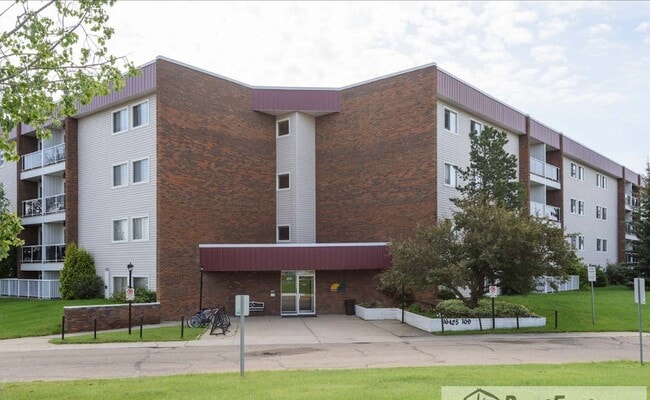 Building Photo - Palisades Manor