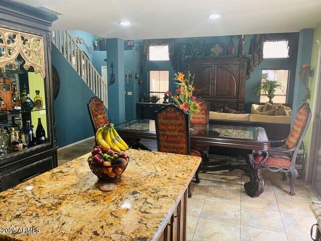 Foto del edificio - 42275 W Calle St