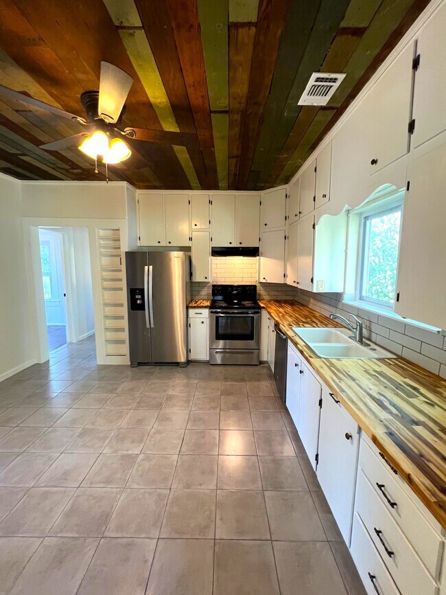 Foto del edificio - 914 Back St