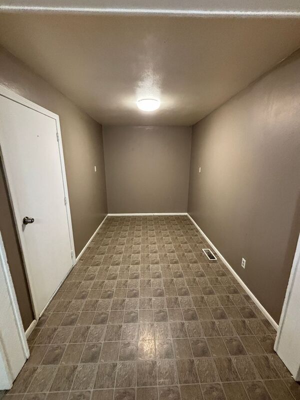 Building Photo - 1321 Columbus Dr