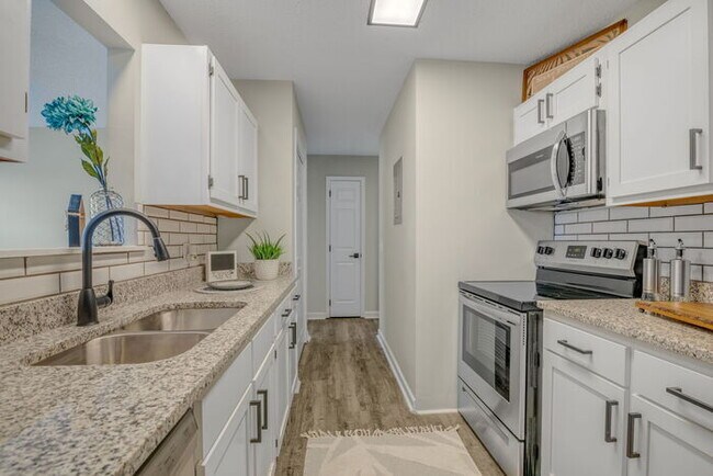 Foto del edificio - 3 Bedroom, 2 Bath with Home Office
