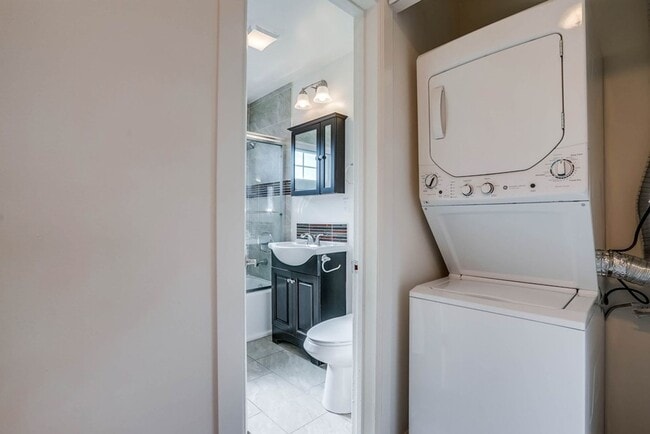 Interior Photo - Mid-Century Property Amid South LA’s Vital Commercial Corridor