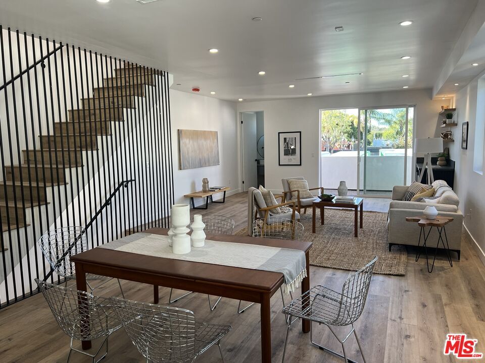Foto principal - 841 N McCadden Pl