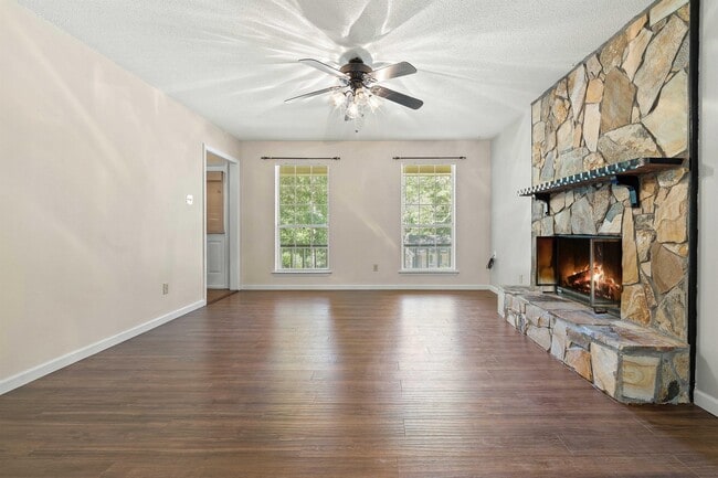 Building Photo - 2751 Hamilton Creek Dr W