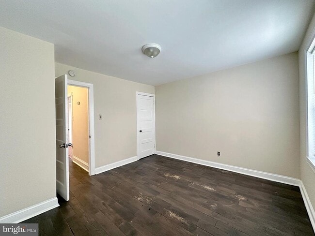 Building Photo - 809 Greenhill Rd