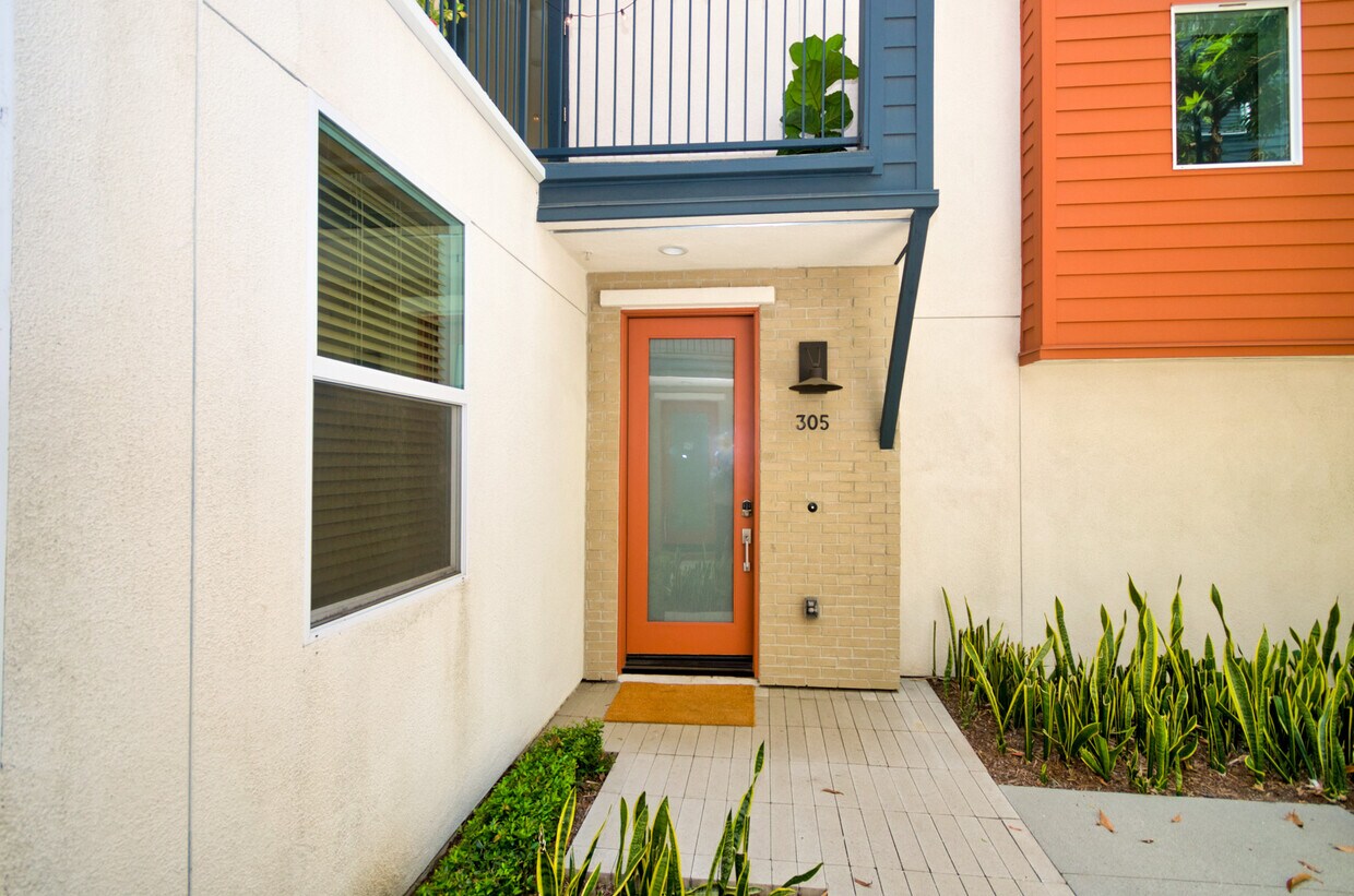 Foto principal - 9914 Artesia Blvd
