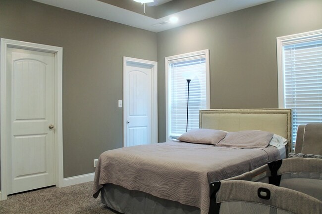 Building Photo - 256 Azalea Dr