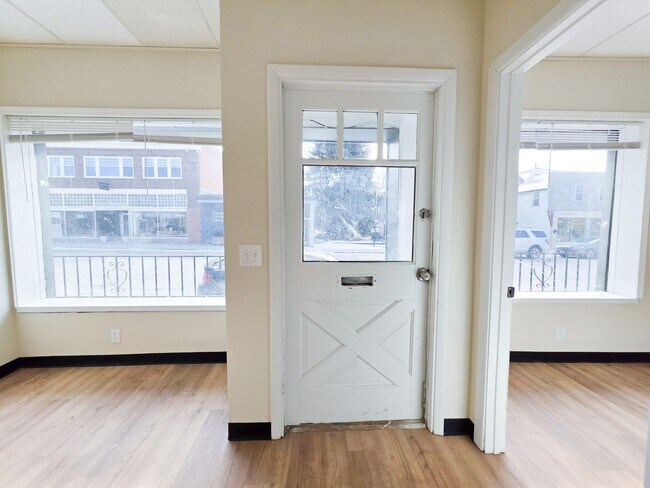 Foto del edificio - 135 E Main St